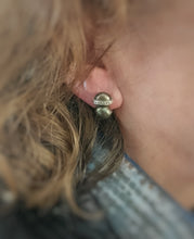 Carica l'immagine nel visualizzatore di Gallery, 0recchini con perla nera