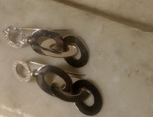 Carica l'immagine nel visualizzatore di Gallery, Orecchini 3 anelle