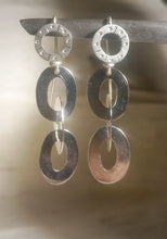 Carica l'immagine nel visualizzatore di Gallery, Orecchini 3 anelle