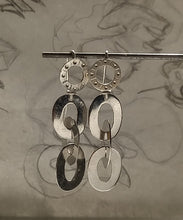 Carica l'immagine nel visualizzatore di Gallery, Orecchini 3 anelle