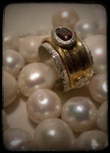 Load image into Gallery viewer, Anello fascia Guayabera con granato