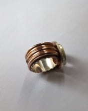 Carica l'immagine nel visualizzatore di Gallery, Anello Fascia con quarzo ametrino