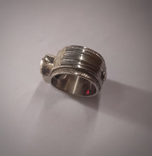 Carica l'immagine nel visualizzatore di Gallery, Anello Fascia con Granato