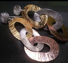 Carica l'immagine nel visualizzatore di Gallery, Orecchini 3 anelle