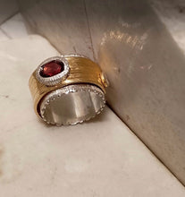 Carica l'immagine nel visualizzatore di Gallery, Anello Fascia granato