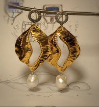 Carica l'immagine nel visualizzatore di Gallery, Orecchini Foglia