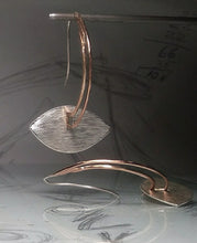 Carica l'immagine nel visualizzatore di Gallery, Orecchini mezza luna