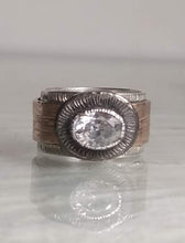 Carica l'immagine nel visualizzatore di Gallery, Anello fascia Almendra con pietra