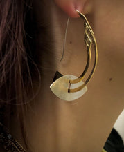 Carica l'immagine nel visualizzatore di Gallery, Orecchini mezza luna