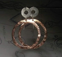 Carica l'immagine nel visualizzatore di Gallery, Orecchini anelle cero