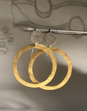 Carica l'immagine nel visualizzatore di Gallery, Orecchini anelle cero