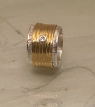 Carica l'immagine nel visualizzatore di Gallery, gioiello unico, esclusivo , gioielli elegante,gioiello contemporaneo