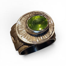 Carica l'immagine nel visualizzatore di Gallery, Anello Fascia  peridoto
