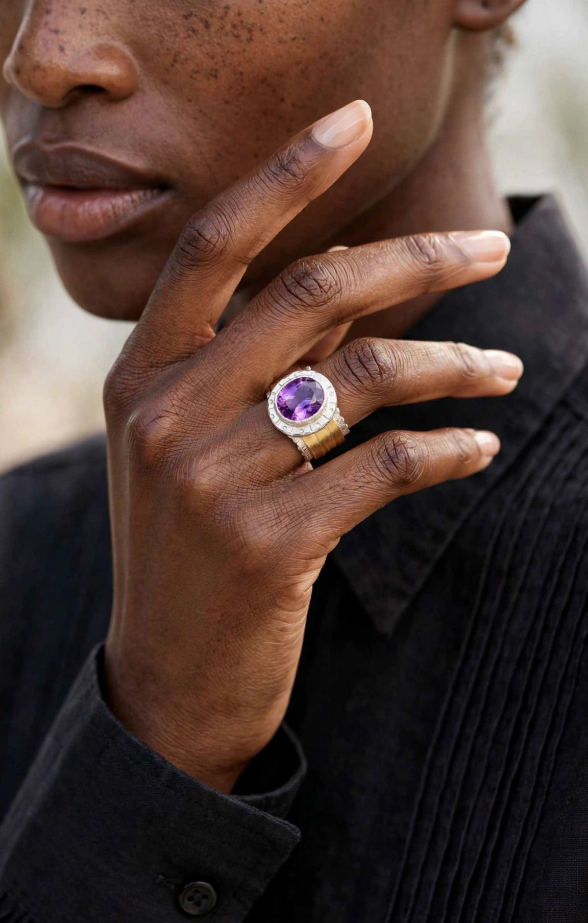 Band ring with amethyst