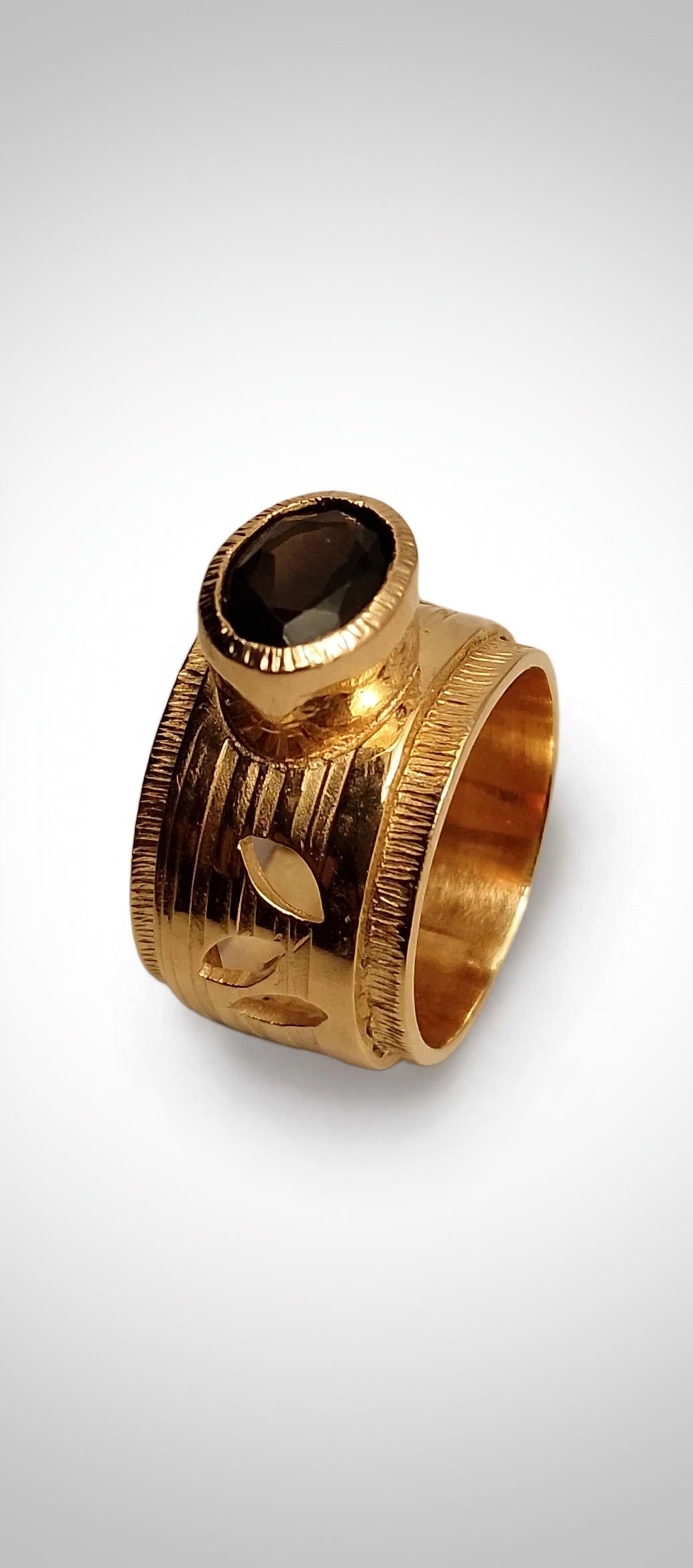 Band ring with Smoky Quartz