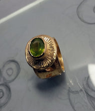 Carica l'immagine nel visualizzatore di Gallery, Anello Fascia  peridoto
