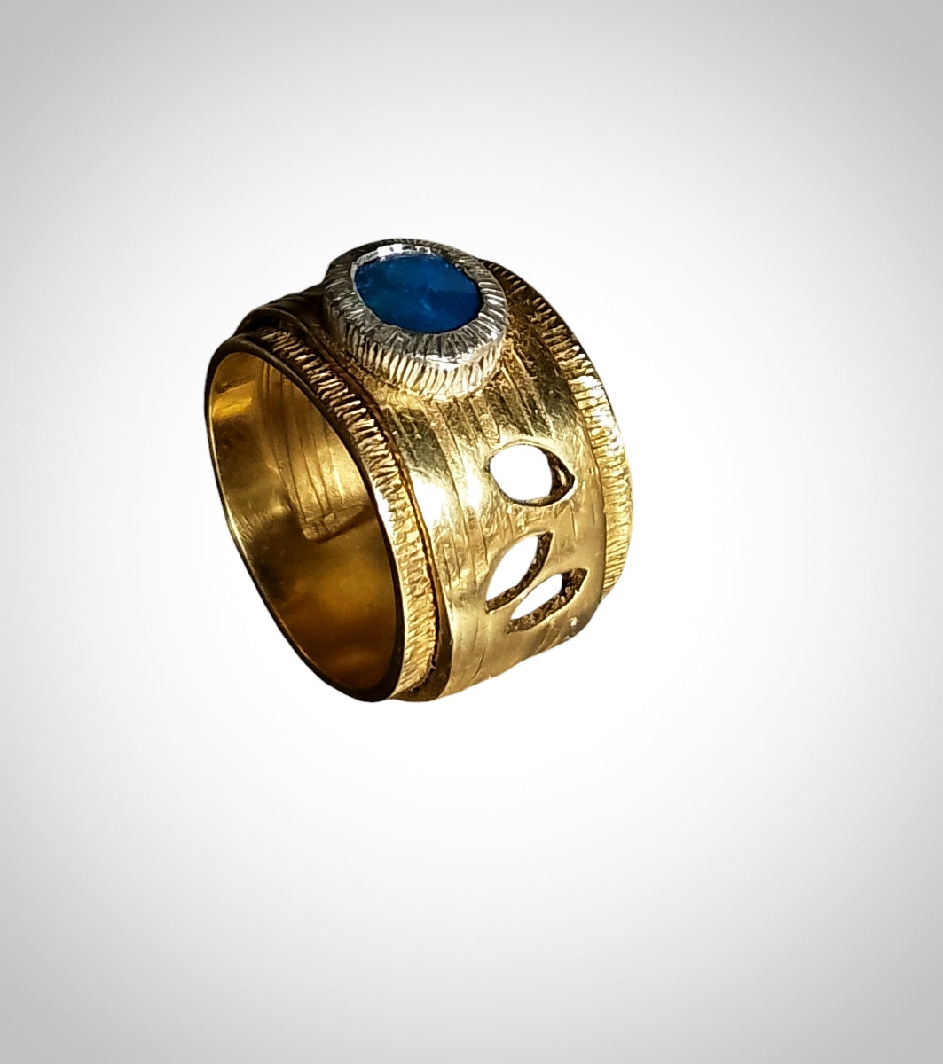 Anello fascia con opale blu