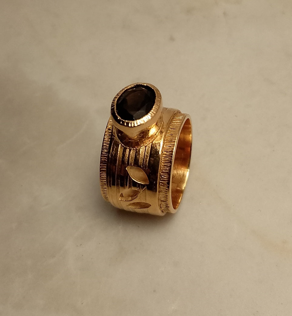 Band ring with Smoky Quartz