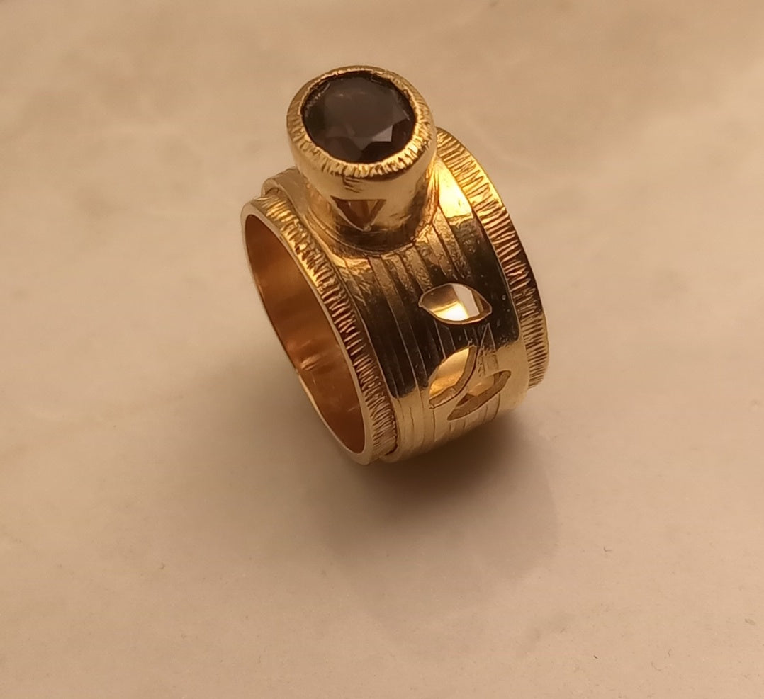 Band ring with Smoky Quartz