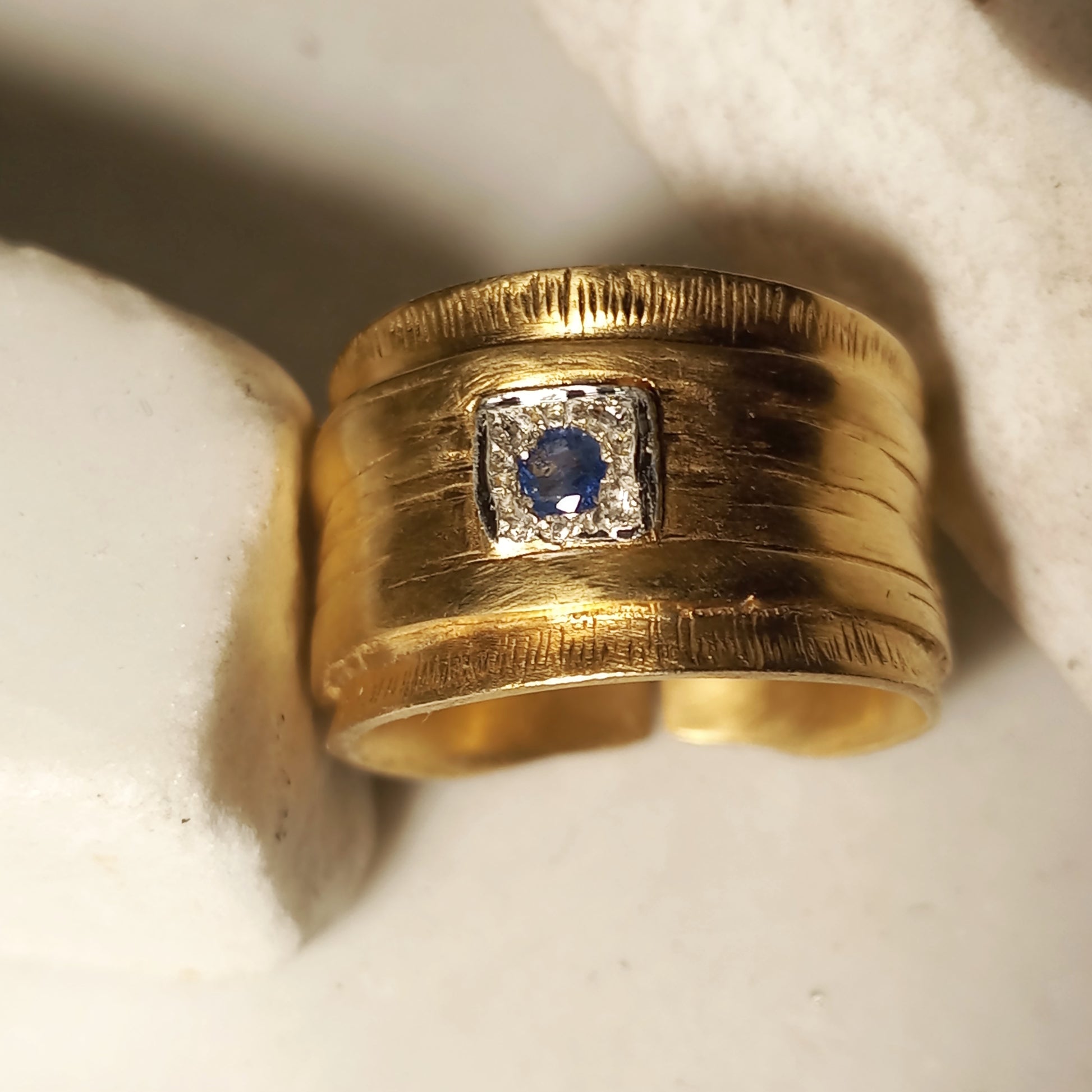 Anello Guayabera con Pietra – Bronzo Placcato | Fatto a Mano